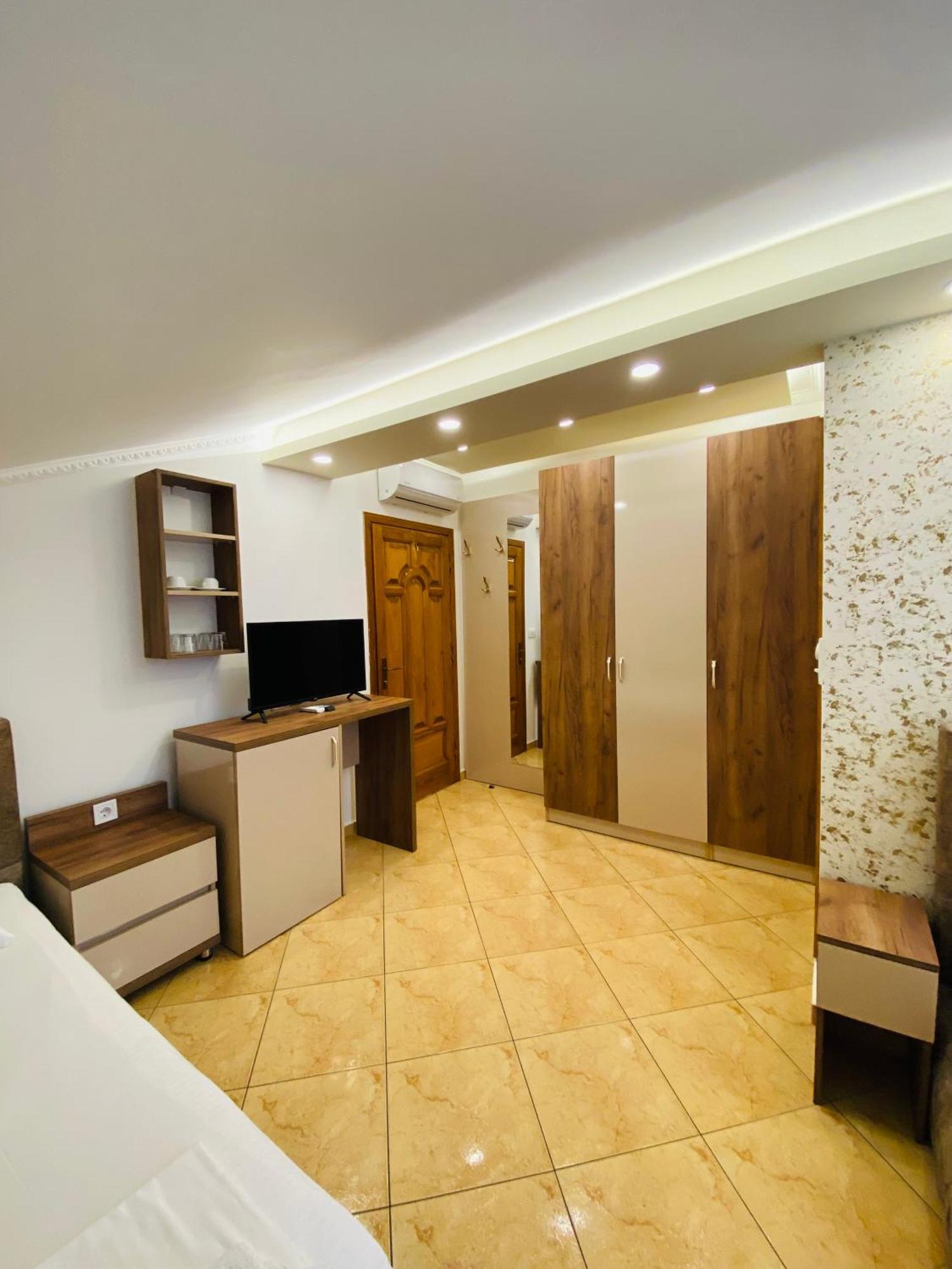 Apart Hotel Llolla Ulcinj Ngoại thất bức ảnh