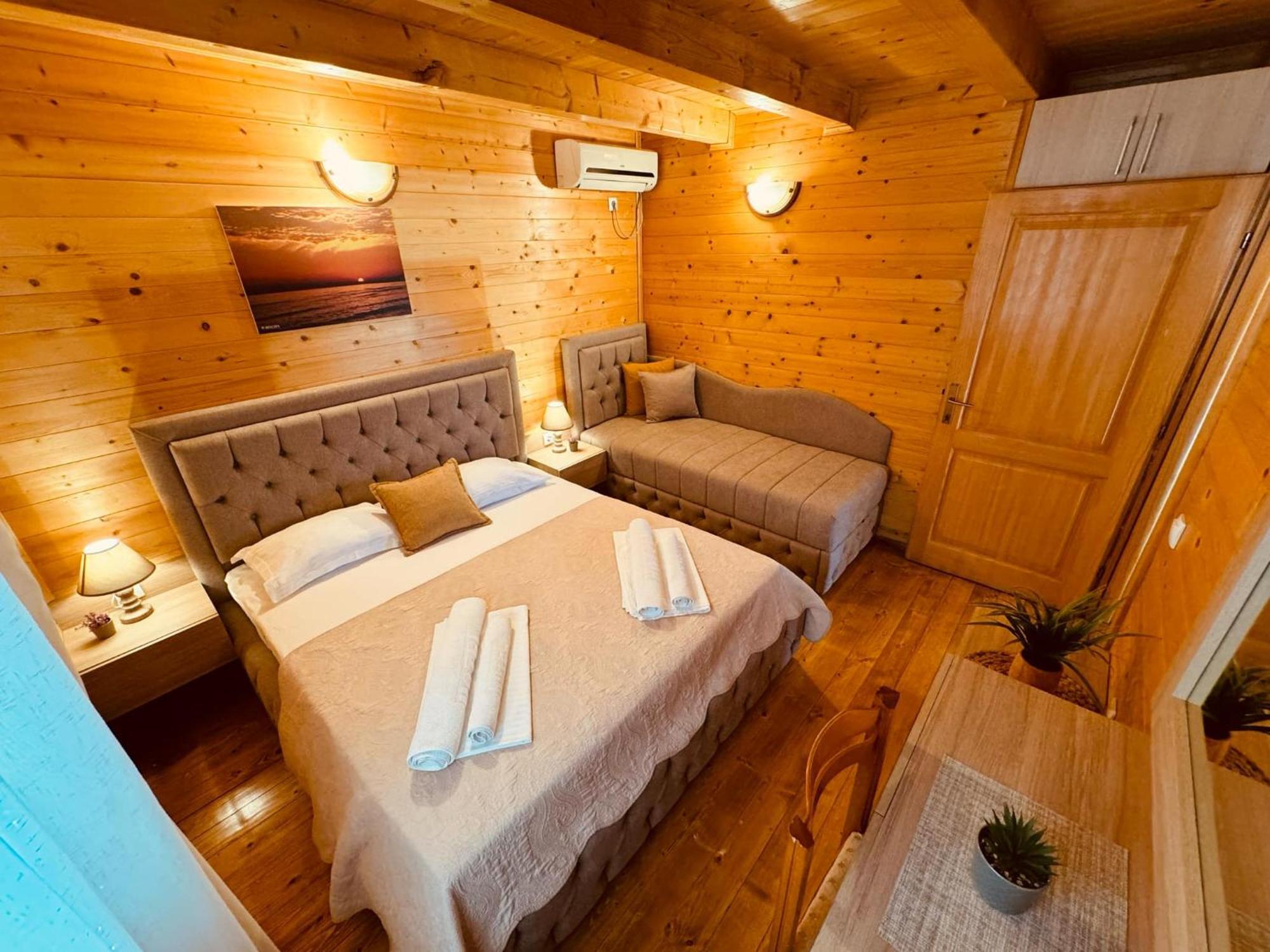 Apart Hotel Llolla Ulcinj Ngoại thất bức ảnh