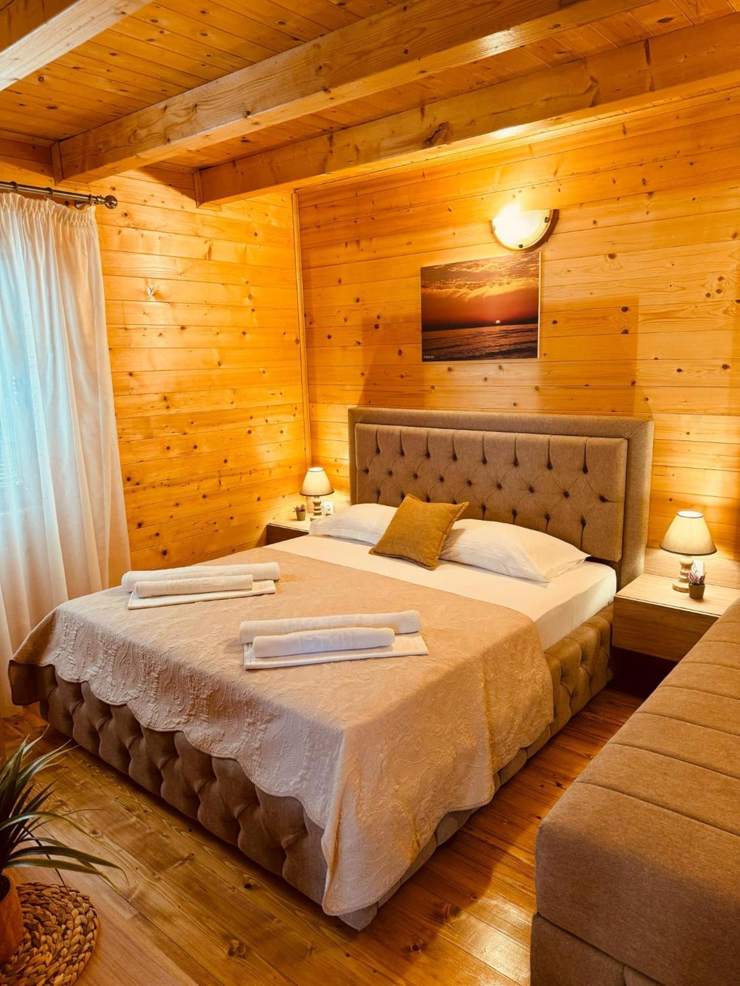 Apart Hotel Llolla Ulcinj Ngoại thất bức ảnh